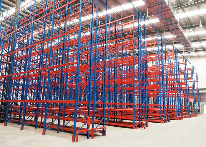 高位貨架上貨前